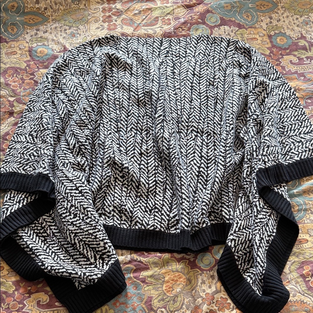 Lululemon Athletica Black and White Knit Sweater